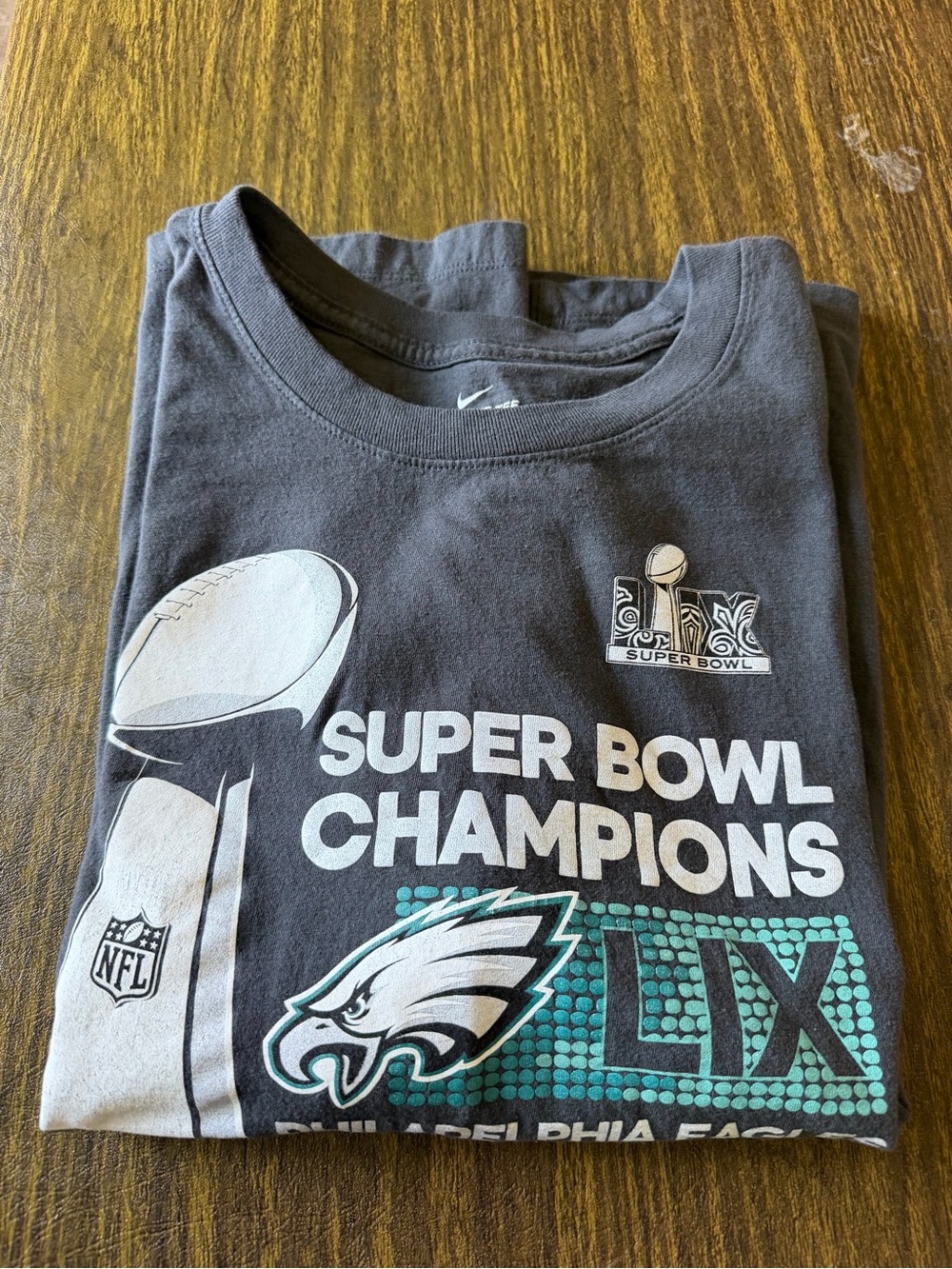 Nike Women’s Philadelphia Eagles Super Bowl Champions NWOT